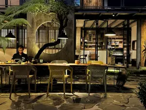 Yunman Homestay (Zhenhong Sports Center)