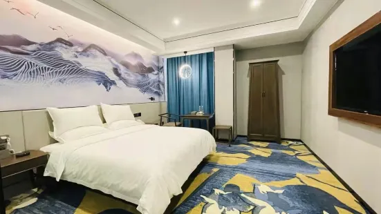 Fengshe Light Luxury Hotel (Shangcai Caiming Park Scenic Area Branch)
