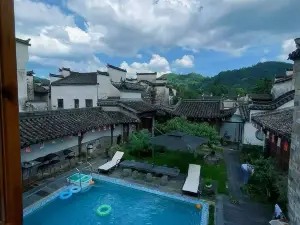 西逓竹裏青瓦・プール・中国式庭園旅館