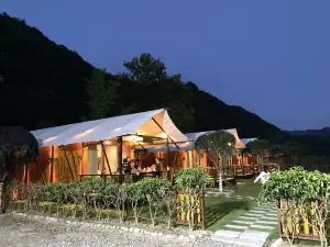 月亮河谷天幕民宿（留ハ火燒店）