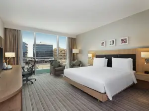 Hilton Garden Inn Dubai, Mall Avenue
