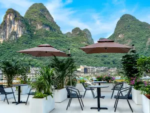 Yanming She Hotel (Ten-Mile Gallery)