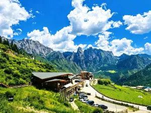 Xiangyunduan Alaya Boutique Stay (Zagana Scenic Area)