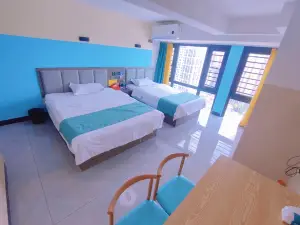 Qizige Homestay (Neijiangbei Railway Station Chuanhua Plaza)