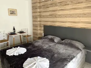 Polykratis Rooms