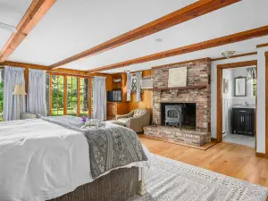 Isaiah Hall Bed & Breakfast Inn