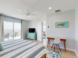Beach View, Multiple Outdoor Spaces! Milford Haven