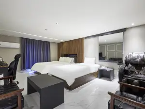 โรงแรมโบบอส