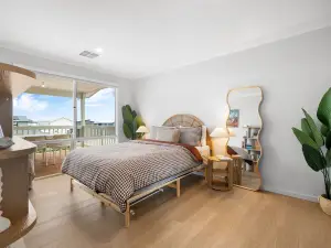 4BR Coastal Family Retreat Near North Beach BBQ