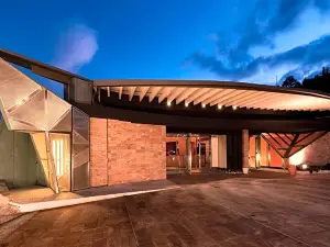 Bouganville Hill Resort & Wellness Space