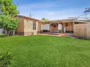 Second Street - Loxton AccommodationStylish 3 bedroom home