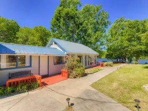 Scenic Lake Views and Floating Dock - Spacious Family Haven