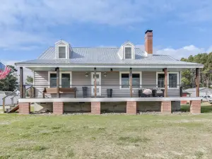 臨近海灘的弗吉尼亞州度假屋，設有門廊和燒烤設備！