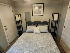 4 bedroom house walking distance to the lake, with 3 kayaks and a game garage.