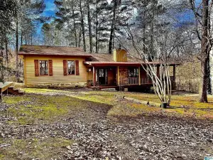 5 Star Lakefront Cottage with Full Guest House on Lake Weiss - Sleeps 10-12
