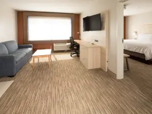 Holiday Inn Express & Suites PORTAGE by IHG
