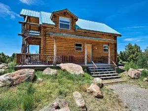 Pet-Friendly Moab Cabin w/ Mtn Views & BBQ!