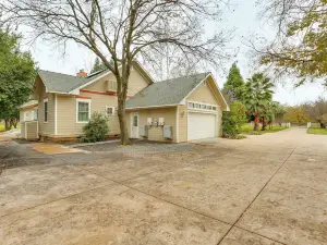 Country Comfort! Spacious Family Home By Red Bluff