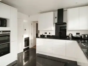 Private Double Room ensuite in Cheshunt nr London