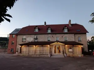 Logis Hôtel l'Orée des Charmes et Son Restaurant l'évYdenCe