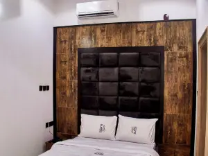 De Mipos Luxury Suites