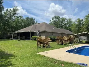 Gulf Coast Hideaway/Silverhill: Spacious 4/2 house & pool, lots of outdoor space