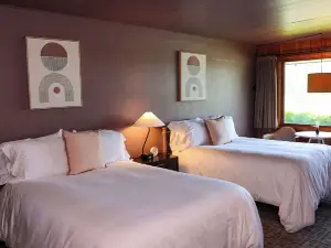 The Ellison Inn & Lounge