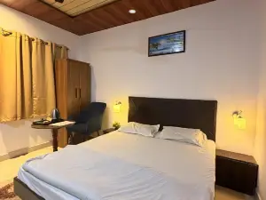Royal Excellency Inn