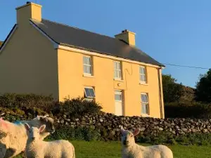 Hidden Hills Waterville - Private Farmhouse