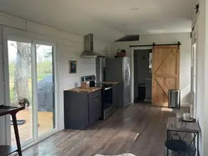 Meadow View Tiny Home Style Cabin near the Buffalo River. Pet Friendly