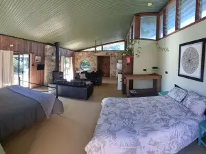"Buckley's Chance", Earth Cabin.