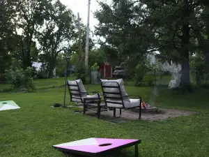Close to Wisconsin Dells freshly renovated home in Baraboo!