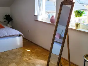 DG Links 40m 2-Zimmer Wohnung