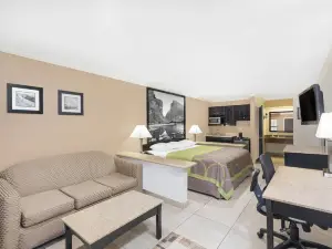 Super 8 by Wyndham McAllen/Downtown/La Plaza Mall