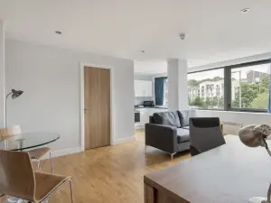 HQ Aparthotel Farnborough