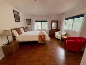 Green Cabin in Midpines