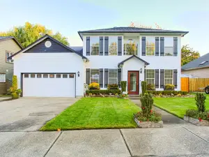Oregon Winemakers Beautiful Colonial in Salem - Minutes to world class wineries