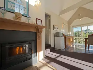 Crabtree Riverfront Cottages Beautiful Peaceful Location Relax & Enjoy