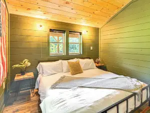 Covered Deck & Hot Tub: Cozy Retreat in Campton!