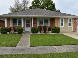 Sleeps 9 • Free Parking • Family-Friendly • 8 Miles from the French Quarter