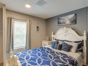 5-unit Retreat Near World Equestrian Center & Hits