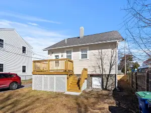 Pleasant and fully furnished 4-bedroom and two bathrooms house in Braintree MA