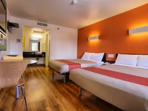 Super 8 by Wyndham Petaluma