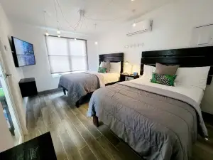 VILLA 181 "COZY FRONTBEACH HOUSE " 2 up to 6 Guest & PET FRIENDLY !!!