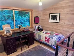 Secluded 3-bedroom beach house in charming Arch Cape & Falcon Cove.