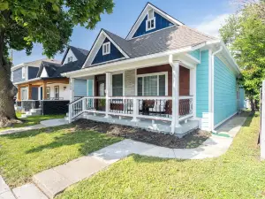 Spacious 5-Bedroom Blue Bungalow