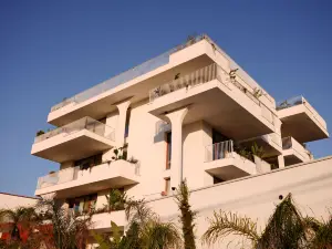 Greg Hotel