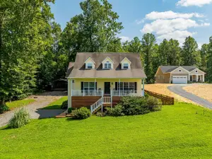 Lakeview Escape Near Beach With Fenced dog Run, Porch & Dock With one Boat Slip