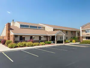 AmericInn by Wyndham West Bend
