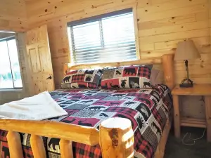 Enjoy privacy in this newly built cabin with spectacular view of North Star Lake